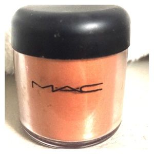 Mac eye shadow - Mega -Rich gold dust!